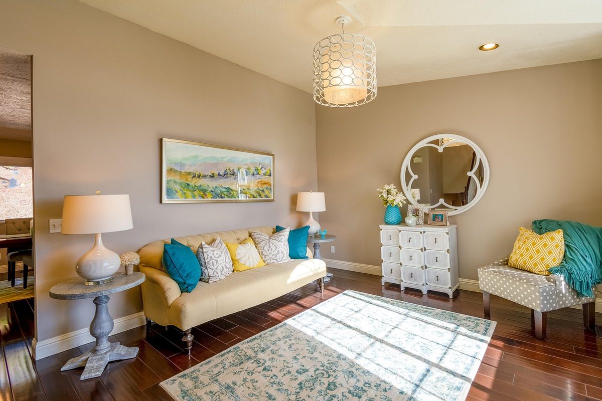 Living room styled by an interior decorator (Florida interior decorator insurance)