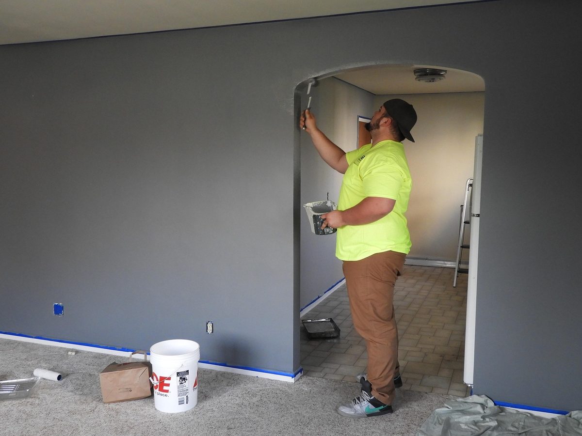 Painter painting an interior archway (Florida painting contractor insurance)